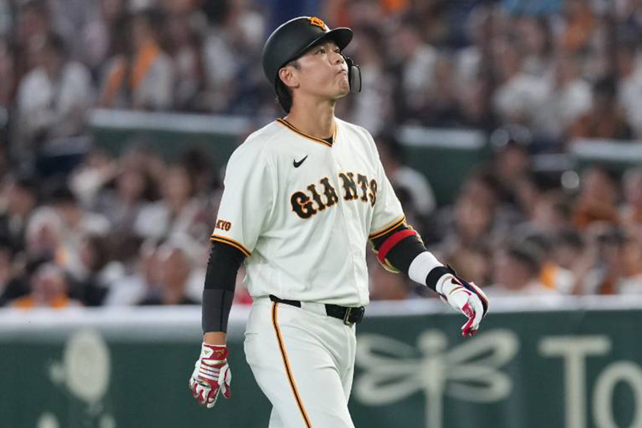代打出場も凡退した巨人・坂本勇人【写真：井上学】