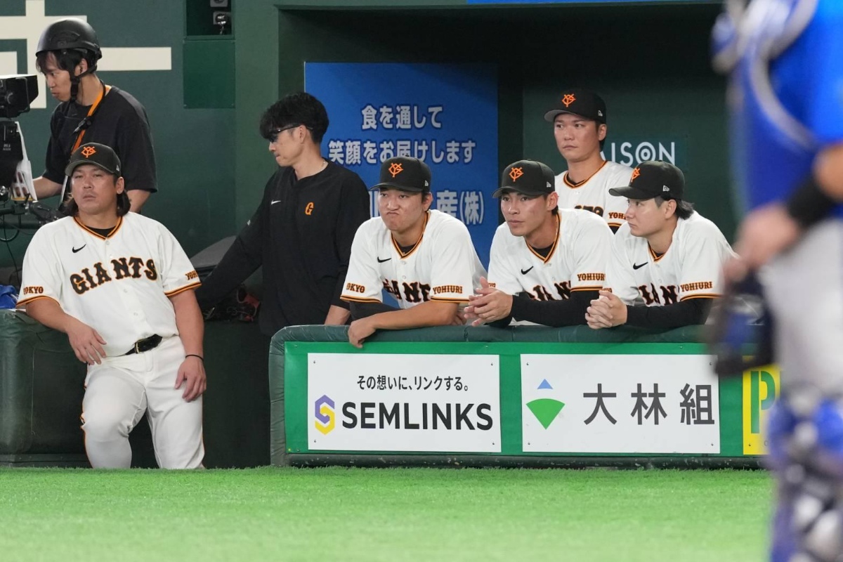 坂本（後列）、甲斐（左端）らとともに過ごした時間は貴重な学びとなった【写真：井上学】
