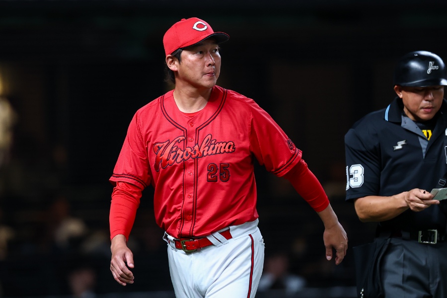 広島・新井貴浩監督【写真：加治屋友輝】