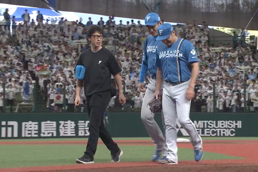 ベンチへ戻る日本ハム・伊藤大海【画像：パーソル パ・リーグTV】