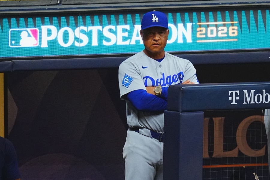 ブルワーズ戦で指揮を執ったドジャースのデーブ・ロバーツ監督【写真：荒川祐史】