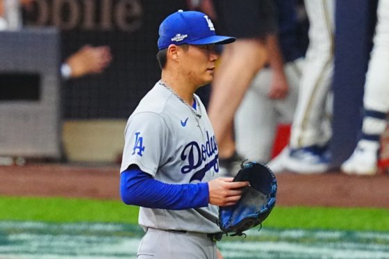 山本由伸が「キレてる」　米国ファンが驚いた“表情”…スミスに疑問の声「イライラ」