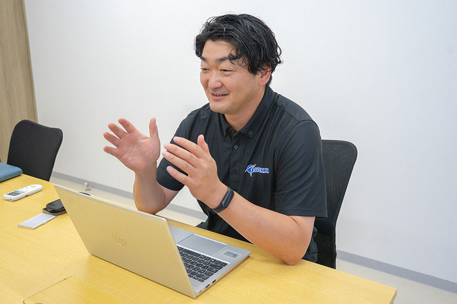エラー動作は自然に修正できるドリルを処方することが大切と語る【写真：磯田健太郎】