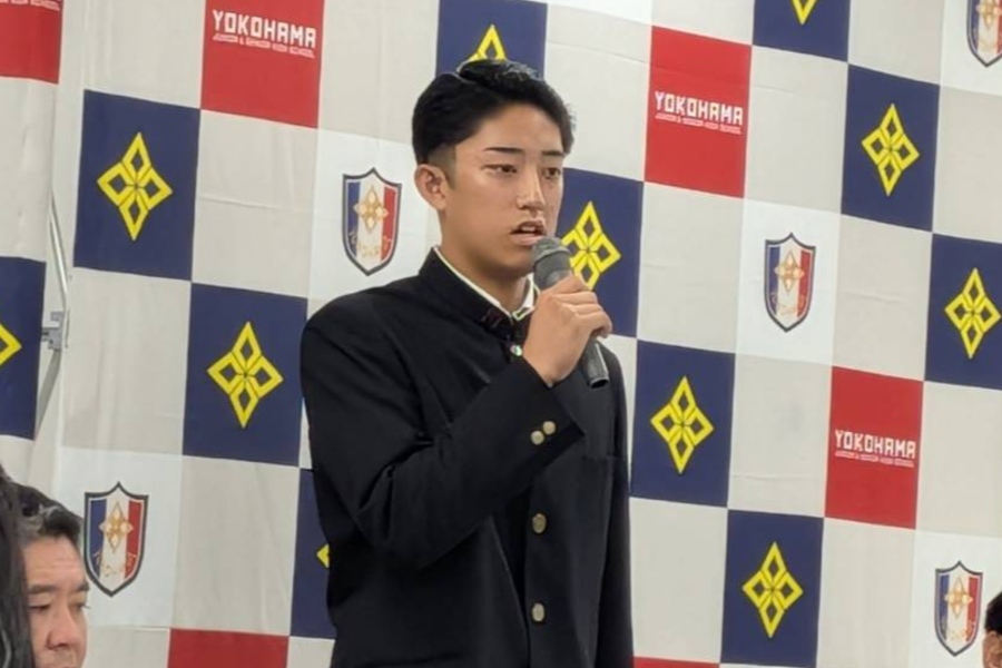 会見に臨んだ横浜・織田翔希【写真：神吉孝昌】