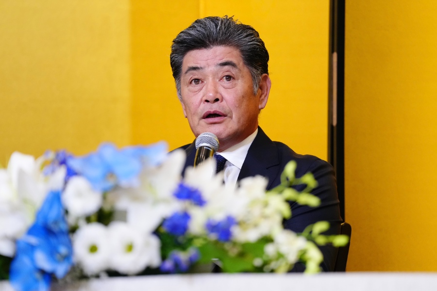 就任会見に臨んだ中日・工藤公康新監督【写真：黒澤崇】