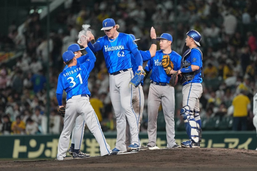 CSファイナルステージの初戦を制したDeNAナイン【写真：井上学】