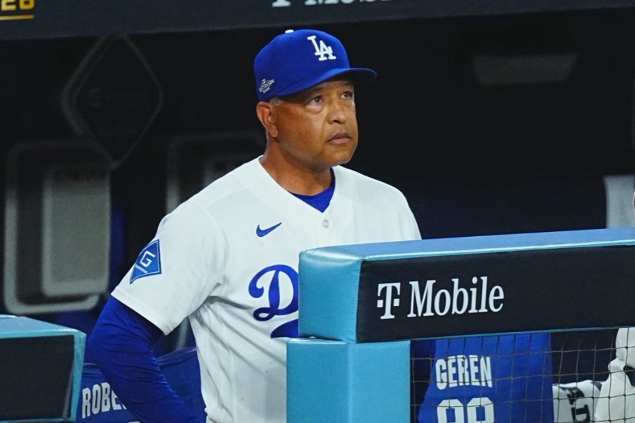 ブルワーズ戦の指揮を執ったドジャースのデーブ・ロバーツ監督【写真：荒川祐史】