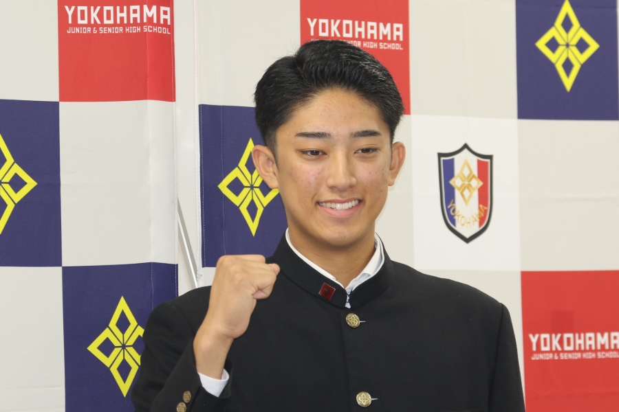 会見に臨んだ横浜・織田翔希【写真：神吉孝昌】