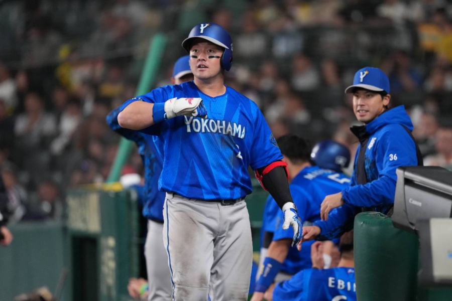8回に決勝弾を放ったDeNA・牧秀悟【写真：井上学】