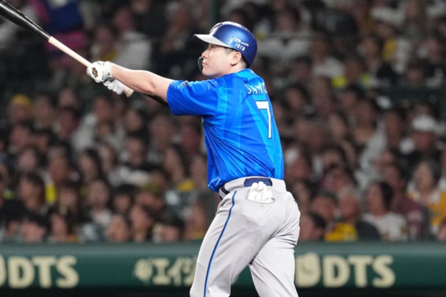 3回に本塁打を放ったDeNA・佐野惠太【写真：井上学】