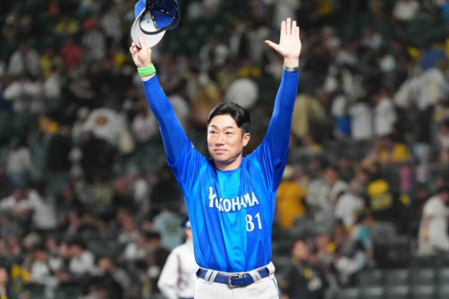 日本シリーズ進出に王手をかけたDeNA・相川亮二監督【写真：井上学】