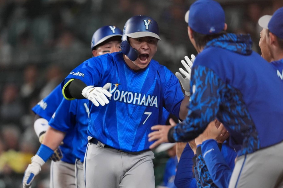 決勝3ランを放ったDeNA・佐野惠太【写真:井上学】
