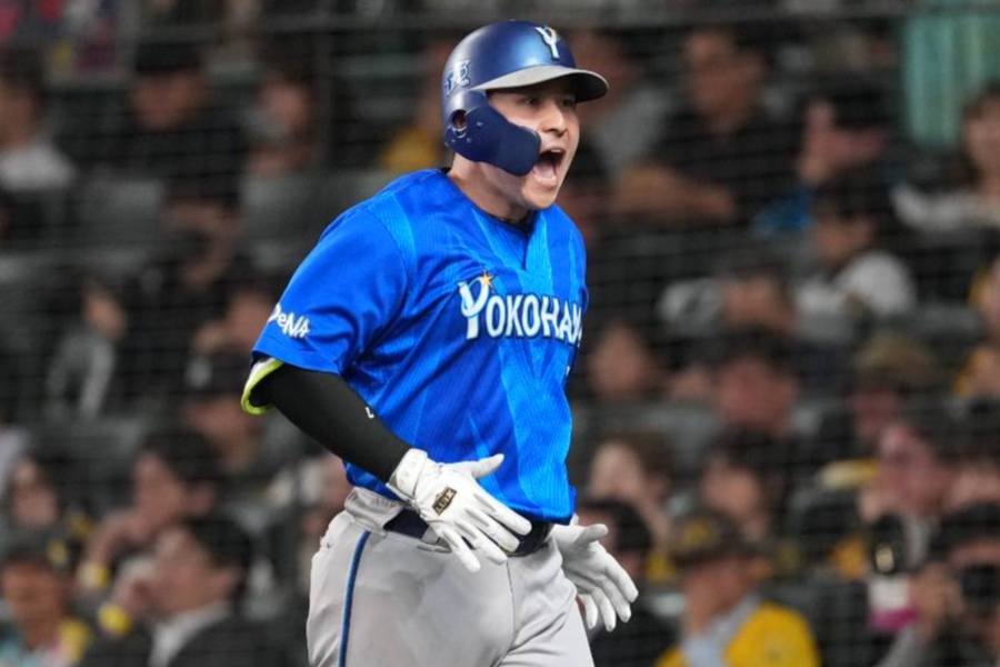 決勝3ランを放ったDeNA・佐野恵太【写真：井上学】