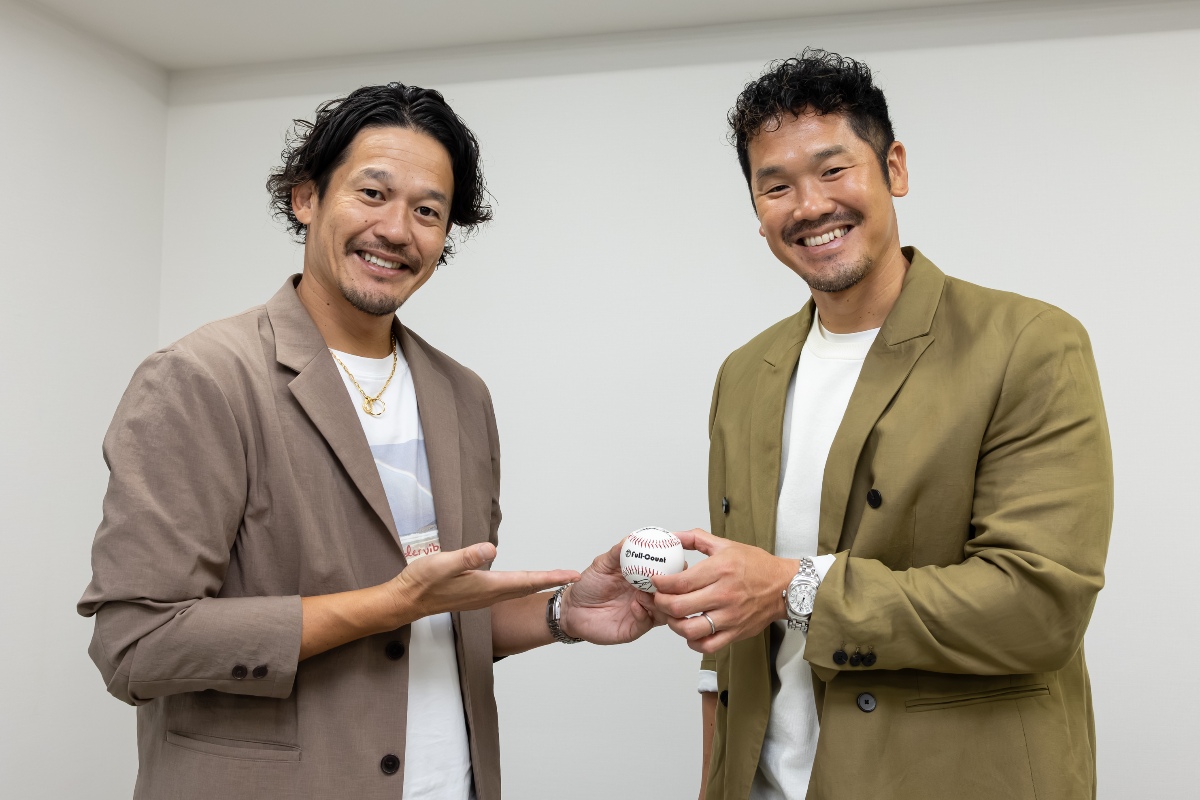 坂口智隆氏（左）とT-岡田氏【写真：加治屋友輝】
