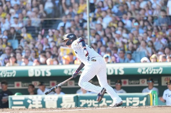 近本光司が“神スライディング”　リプレー検証で判定変更…今シリーズ初得点