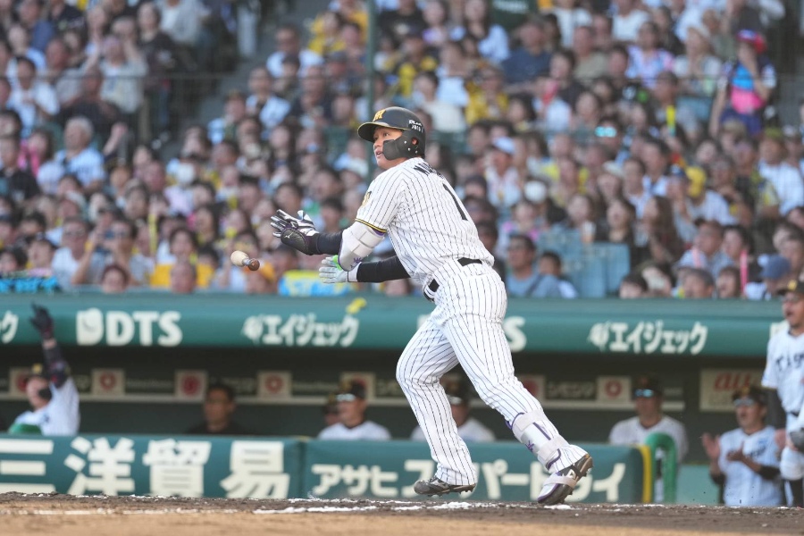 2打席連続本塁打を放った阪神・森下翔太【写真：井上学】