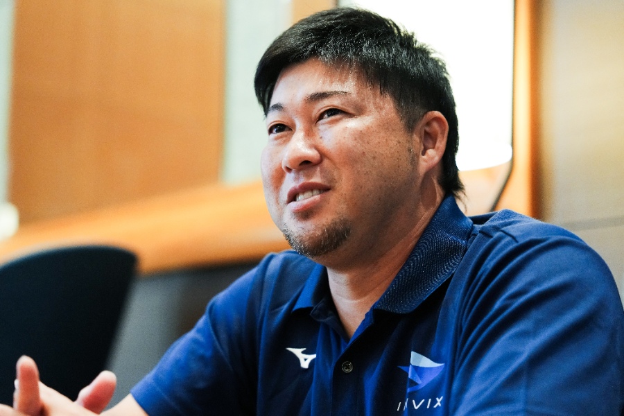 取材に応じた埼玉武蔵ヒートベアーズの田澤純一投手兼GM【写真：黒澤崇】