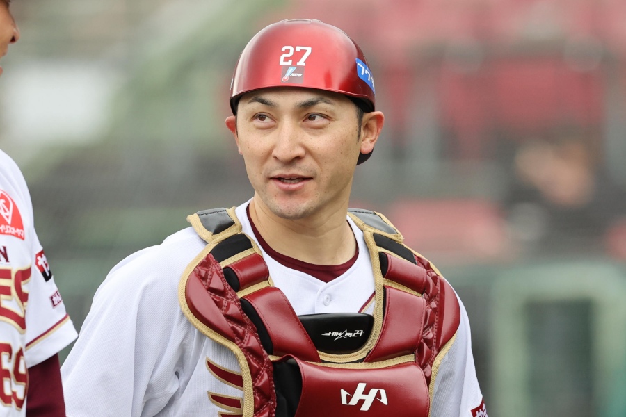楽天・伊藤光【写真：栗木一考】