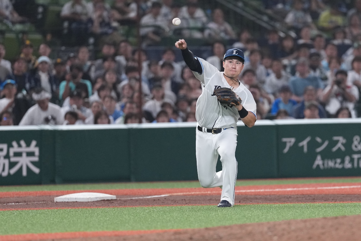 1シーズン守った大学4年生以来となる三塁にコンバートされた【写真：井上学】