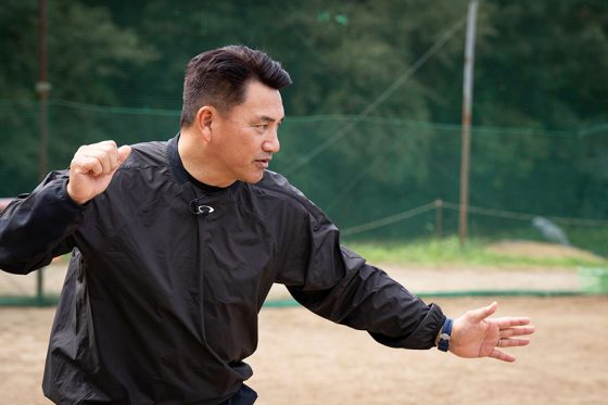小学生に難しい“インコース打ち”「私も苦手でした」　井口資仁氏が伝授する克服策