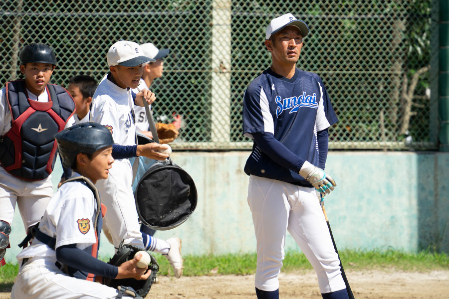 駿台学園中・西村晴樹監督【写真:磯田健太郎】