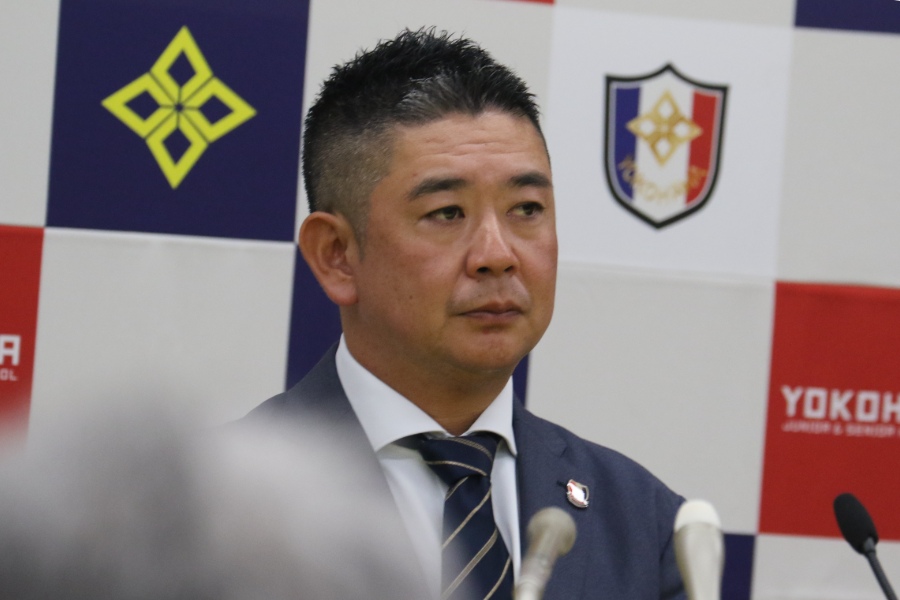 会見に応じた横浜・村田浩明監督【写真：神吉孝昌】