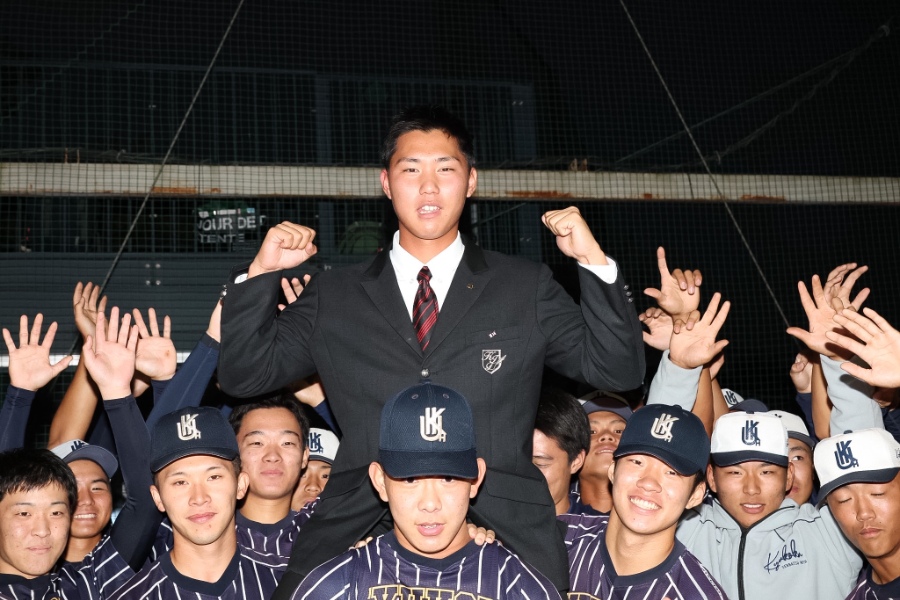 日本ハムから2位指名を受けた九州国際大付・牟禮翔【写真：栗木一考】