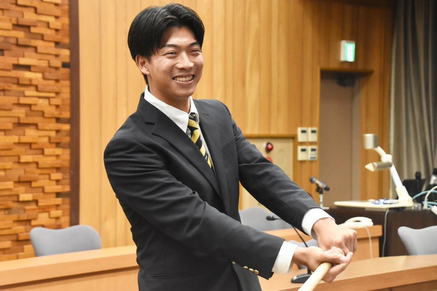 ヤクルトから2位指名を受けた東北福祉大・佐藤悠太【写真：川浪康太郎】