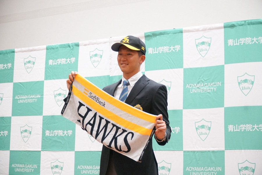 ソフトバンクから1位指名を受けた青学大・鈴木泰成【写真：湯浅大】