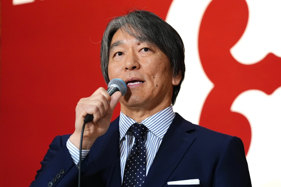 会見に臨んだ巨人・松井秀喜新監督【写真：黒澤崇】