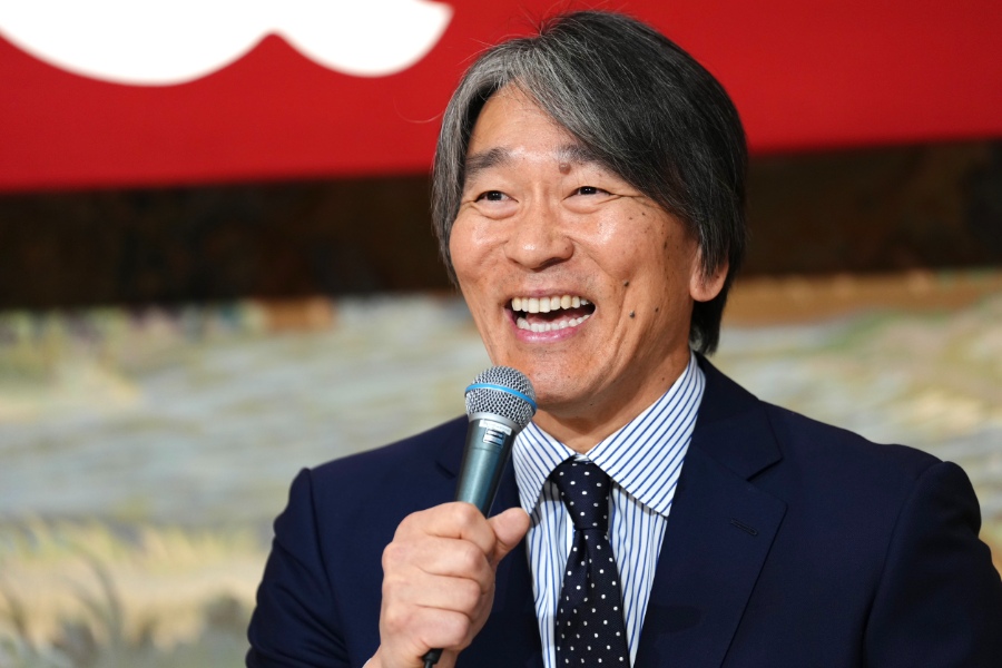 会見に臨んだ巨人・松井秀喜新監督【写真:黒澤崇】