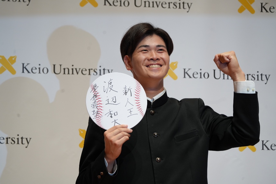 ソフトバンクから3位指名を受けた慶大・渡辺和大【写真：町田利衣】