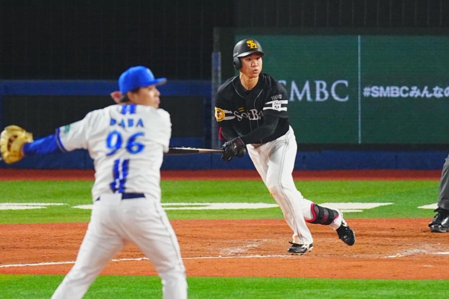 延長11回に決勝タイムリーを放ったソフトバンク・庄子雄大【写真:荒川祐史】