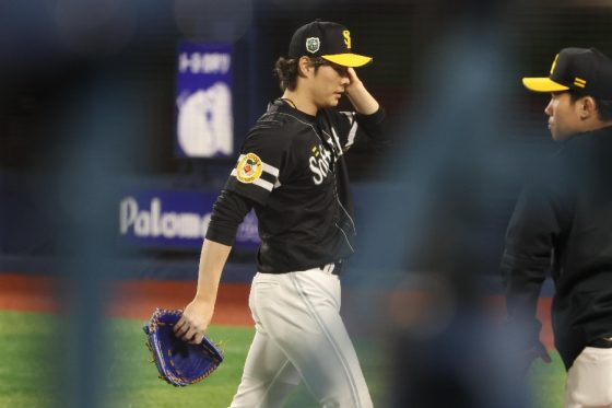 失意の鷹右腕に寄り添った人物「マジで泣ける」　日本シリーズでも貫く“人格者”の振る舞い