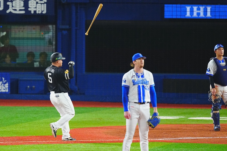 同点ソロを放ったソフトバンク・山川穂高【写真:荒川祐史】