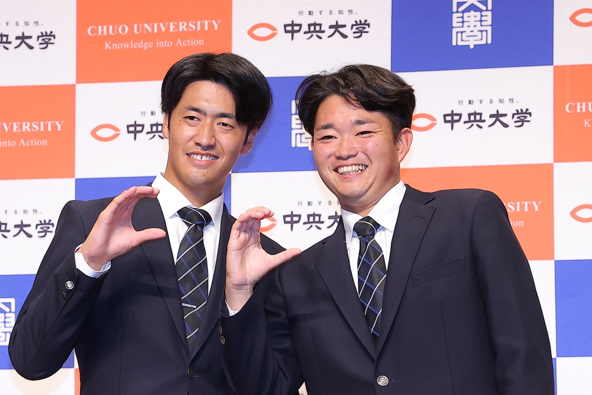 巨人ドラフト1位指名の西舘勇陽（左）とは中大で同期だった【写真：産経新聞社】