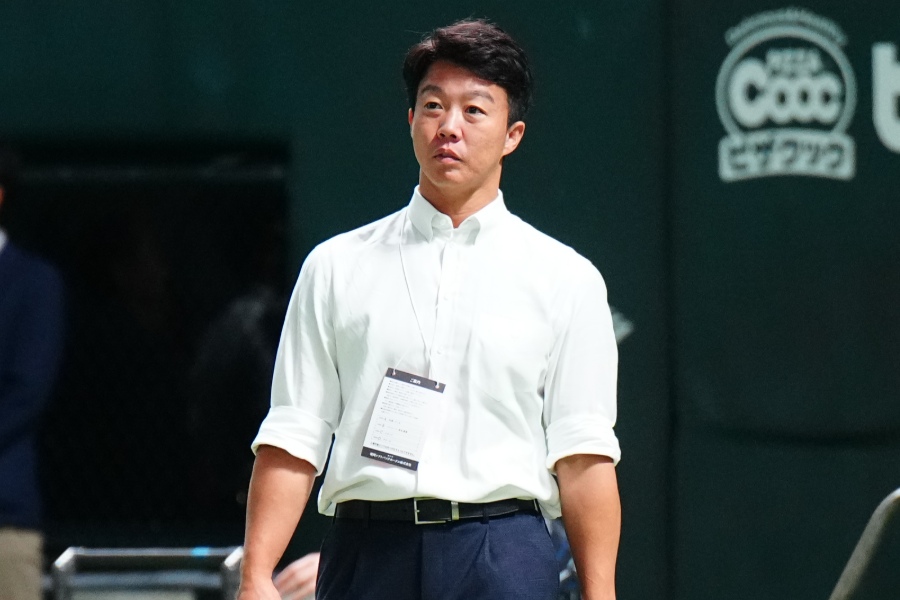 楽天が鶴岡慎也氏のコーチ就任を発表した【写真：荒川祐史】