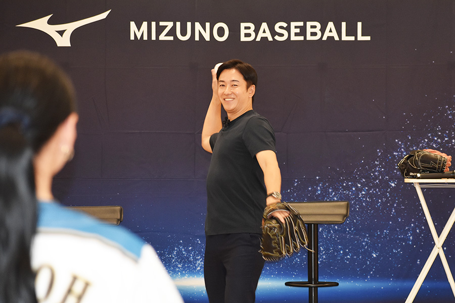 参加者とキャッチボールするスペシャル企画も行われた【写真：高橋幸司】