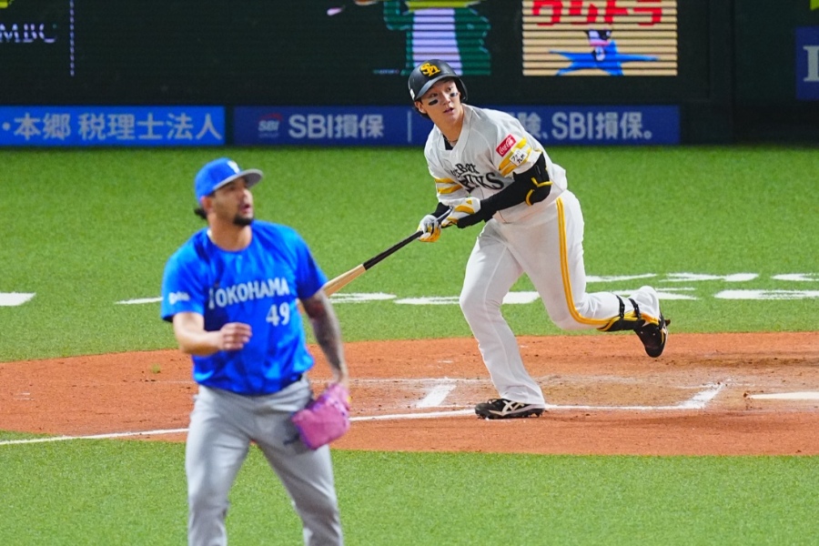 サヨナラ本塁打を放ったソフトバンク・正木智也【写真:荒川祐史】