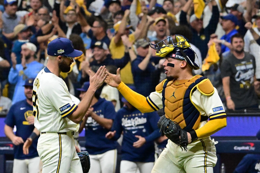 第3戦に勝利したブルワーズ【写真：ロイター】