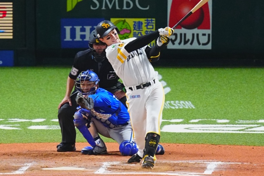 サヨナラ本塁打を放ったソフトバンク・正木智也【写真：荒川祐史】