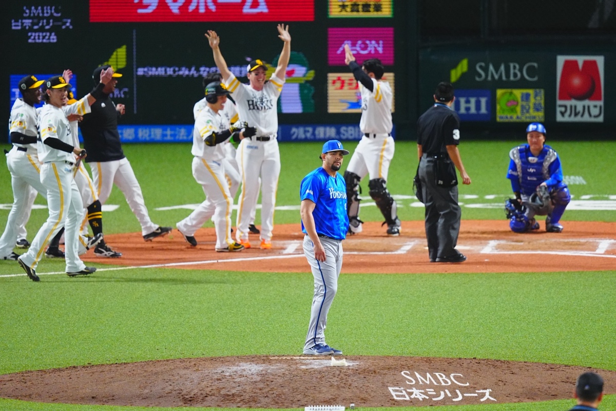 延長10回にホセ・ルイーズ投手がサヨナラ弾を浴びた【写真：荒川祐史】