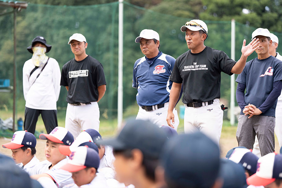 保護者からもたくさんの質問の手が挙がった【写真：藤岡雅樹】