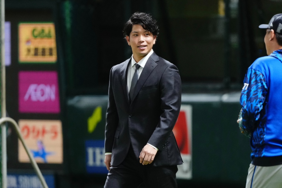 日本シリーズ解説のため球場に姿を見せた巨人・大城卓三【写真：黒澤崇】