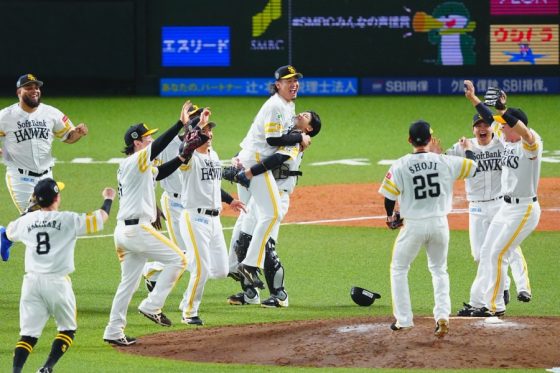 最強ソフトバンク、2年連続の日本一　CSから驚異の7連勝…DeNAに雪辱、小久保監督は9度宙を舞う