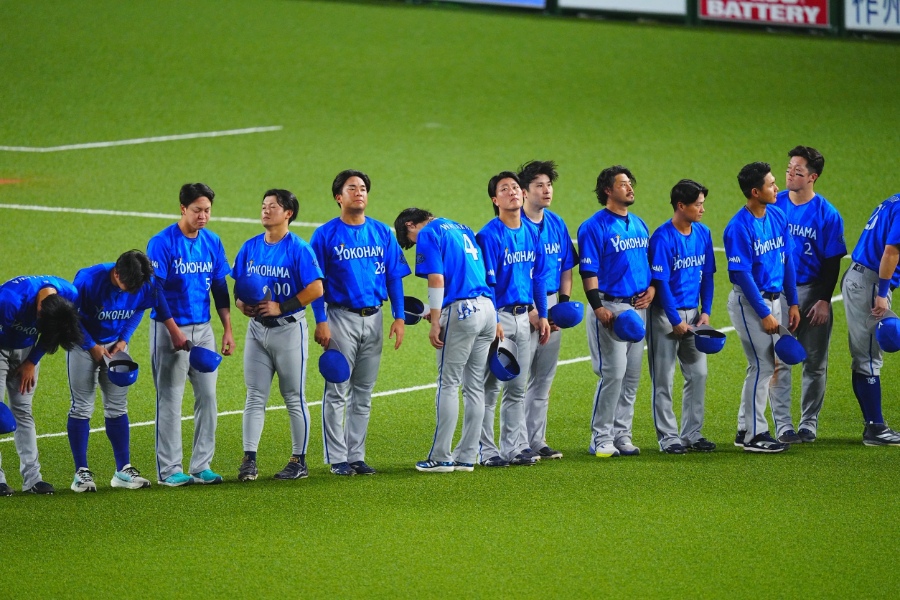 ソフトバンクに敗れたDeNAナイン【写真：荒川祐史】