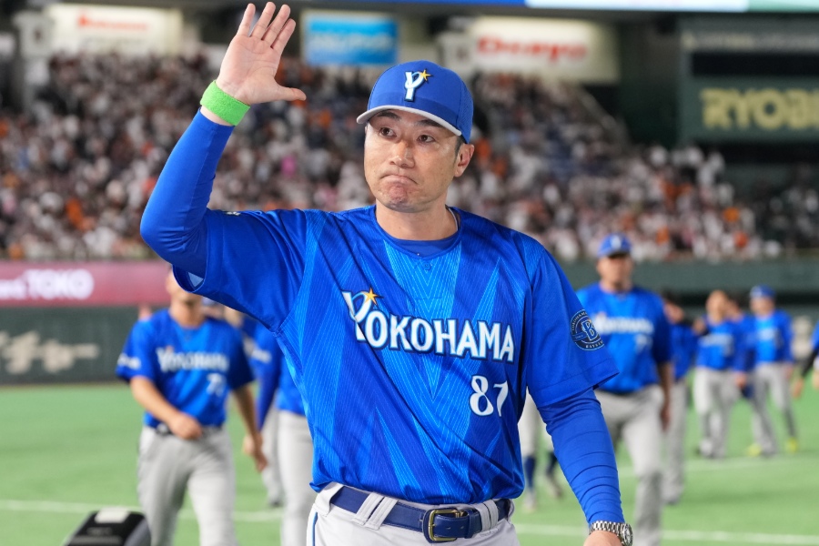 DeNA・相川亮二監督【写真:井上学】