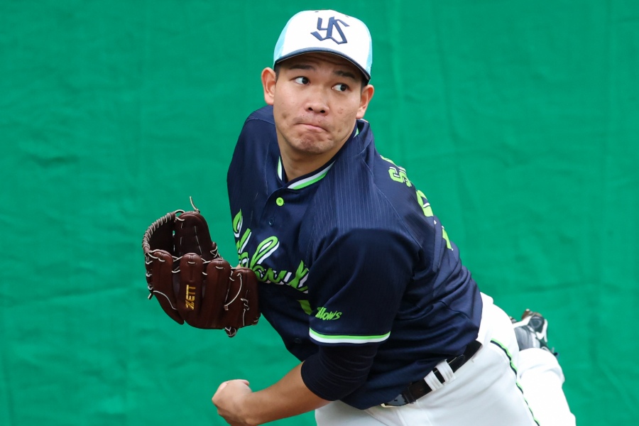 戦力外通告を受けたヤクルト・坂本拓己【写真：加治屋友輝】