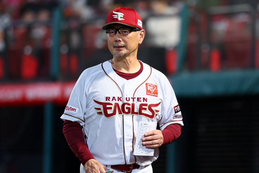 楽天・吉井理人監督【写真：栗木一考】