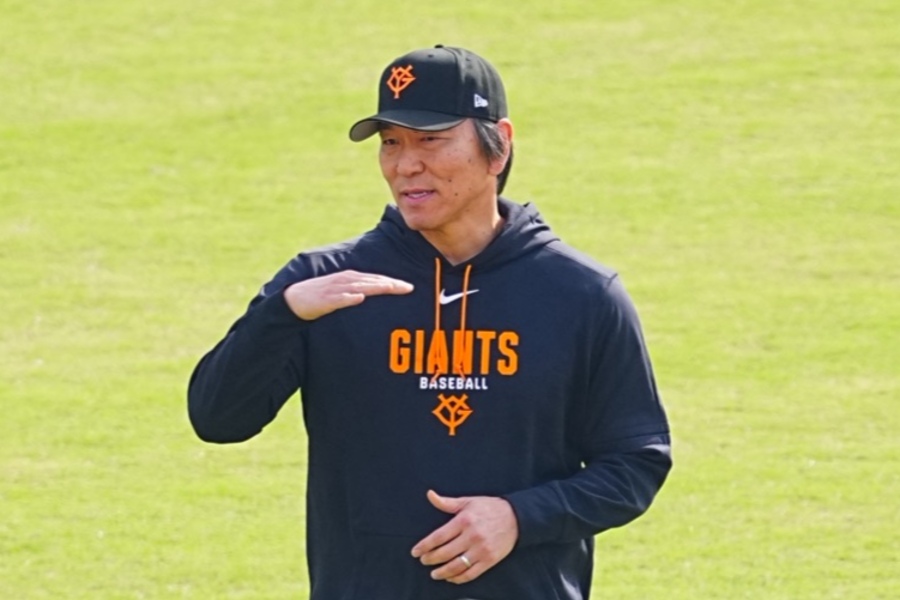 秋季キャンプの初日を迎えた巨人・松井秀喜監督【写真：荒川祐史】